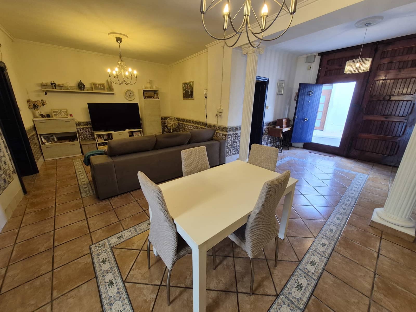 4 soveværelse Byhus til salg i Montserrat med garage - € 229.000 (Ref: 10157421)