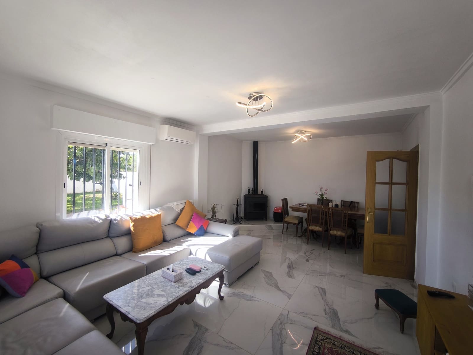 4 soveværelse Villa til salg i Montserrat med swimmingpool garage - € 269.950 (Ref: 10159126)