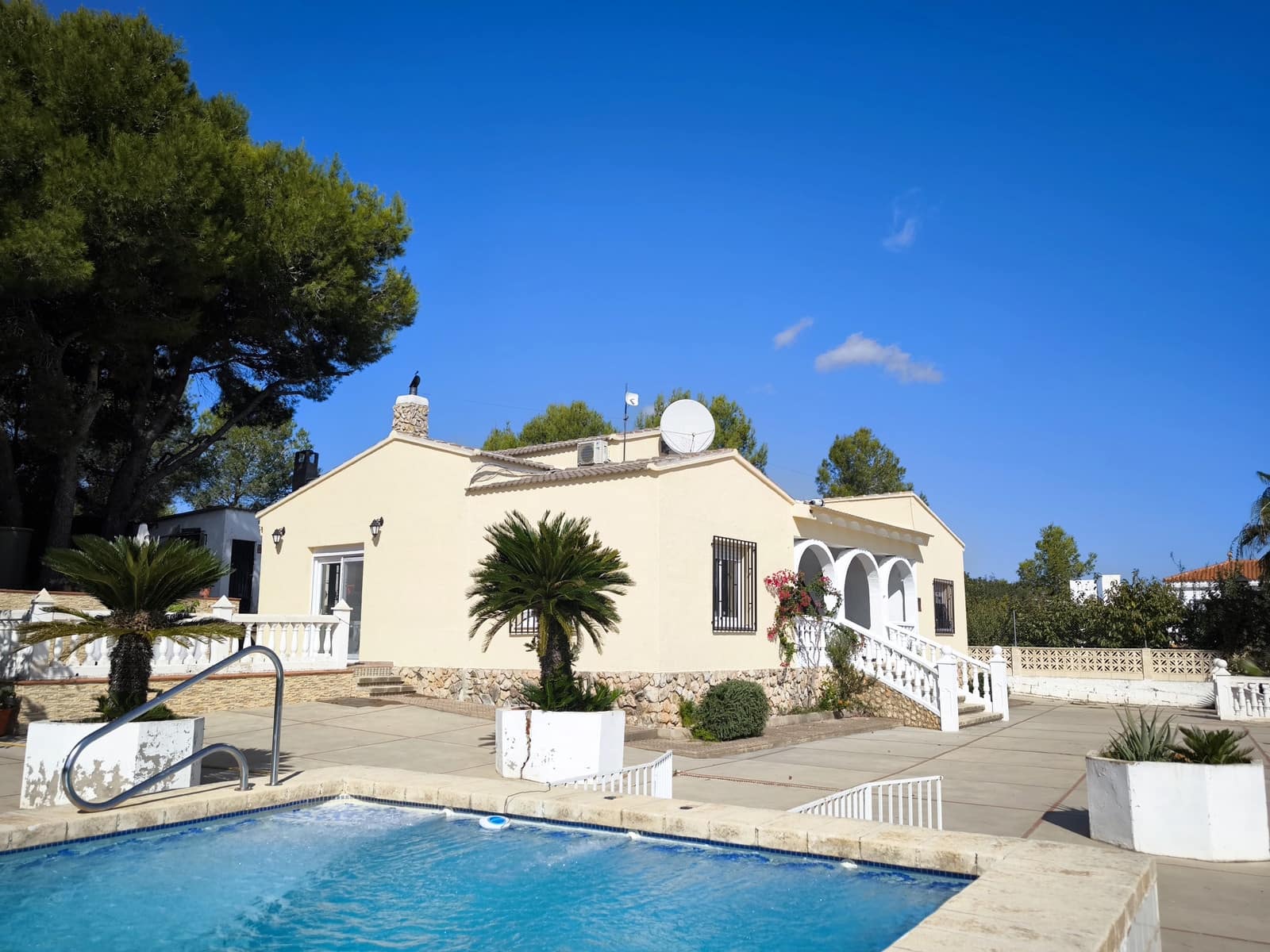 4 soveværelse Villa til salg i Montserrat med swimmingpool garage - € 269.950 (Ref: 10159126)