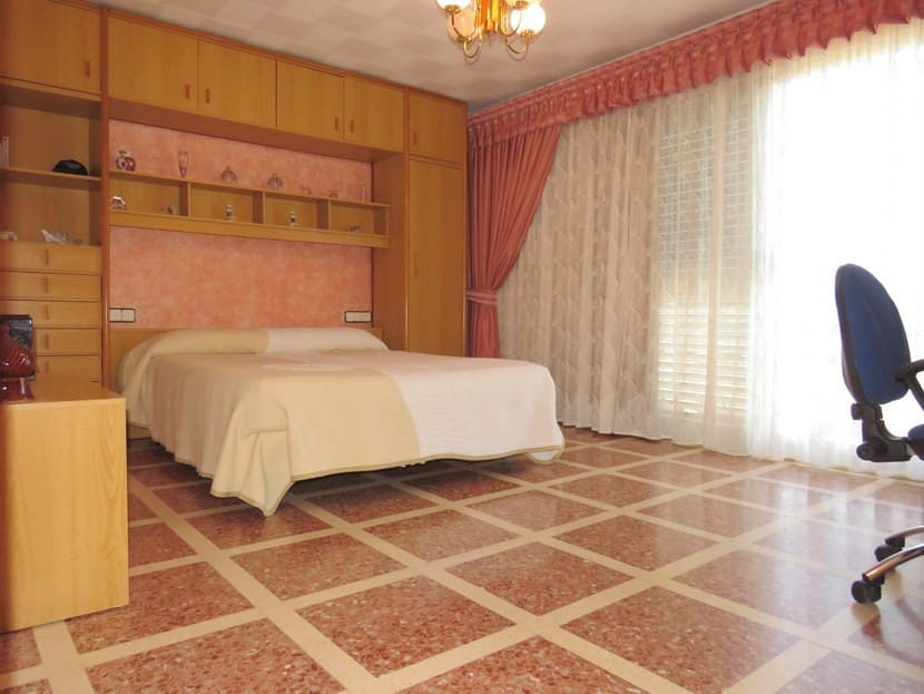 5 sypialnia Willa na sprzedaż w Turis z basenem - 450 000 € (Ref: 5195126)