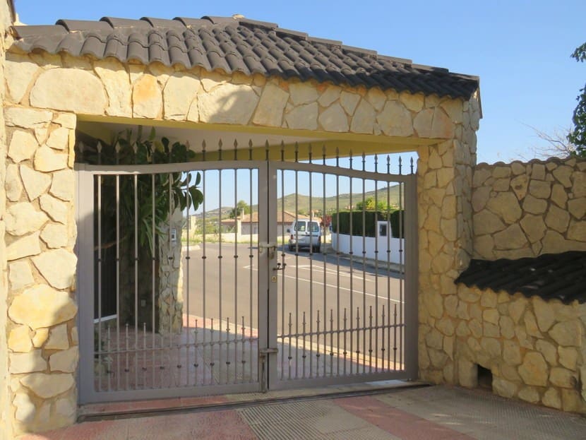 5 sypialnia Willa na sprzedaż w Turis z basenem - 450 000 € (Ref: 5195126)