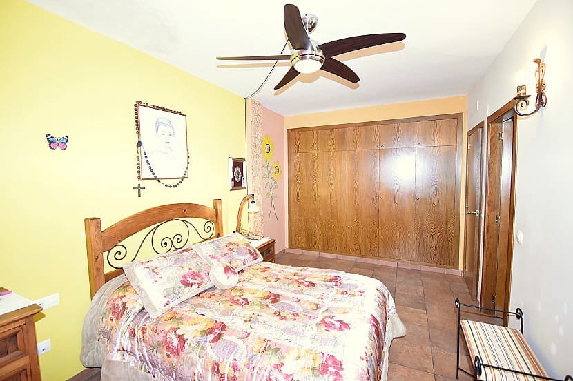 5 soveværelse Byhus til salg i Carcer - € 210.000 (Ref: 6758321)