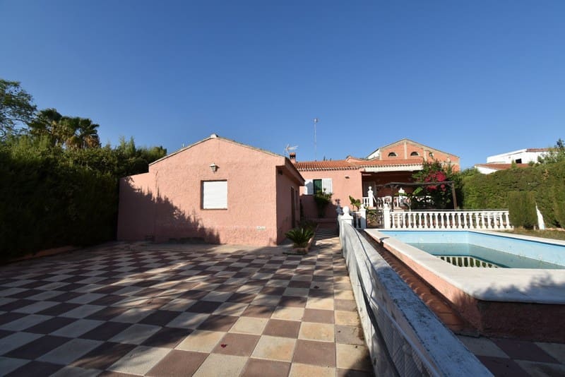 5 bedroom Villa for sale in Pedralba with pool garage € 165,000 (Ref