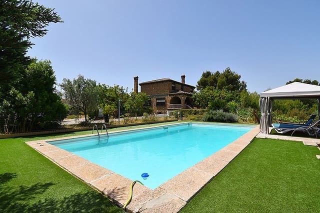 5 bedroom Villa for sale in Macastre with pool - € 340,000 (Ref: 7226041)
