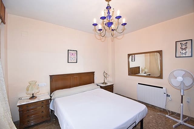 5 bedroom Villa for sale in Macastre with pool - € 340,000 (Ref: 7226041)