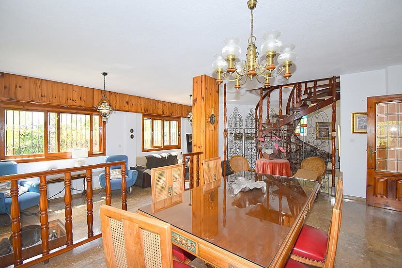 5 soveværelse Villa til salg i Macastre med swimmingpool - € 340.000 (Ref: 7226041)