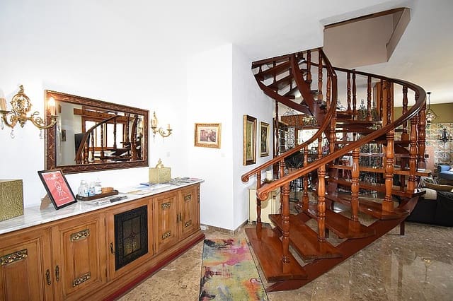 5 bedroom Villa for sale in Macastre with pool - € 340,000 (Ref: 7226041)