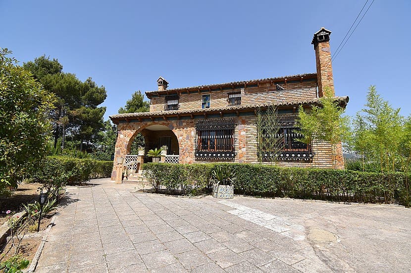 5 soveværelse Villa til salg i Macastre med swimmingpool - € 340.000 (Ref: 7226041)