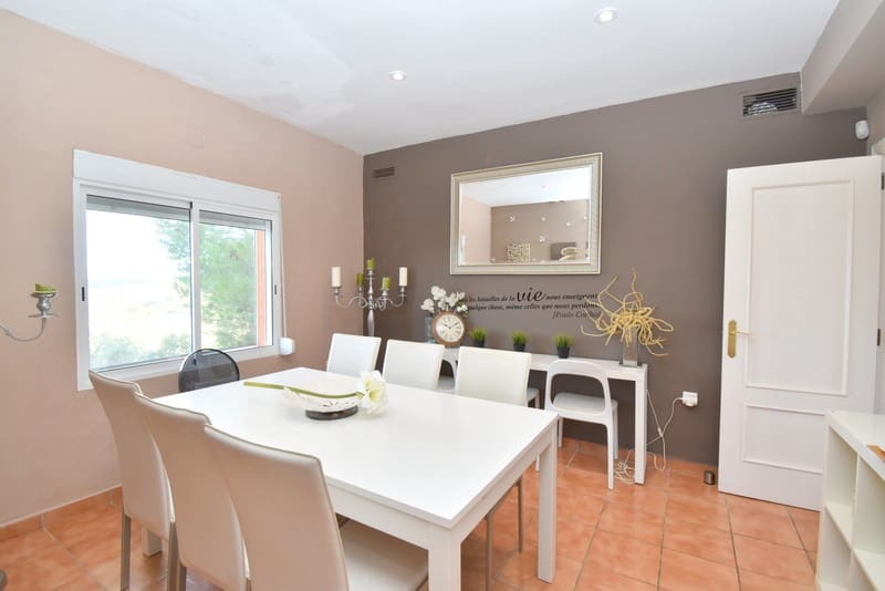 3 soveværelse Villa til salg i Turis med swimmingpool - € 176.000 (Ref: 7257588)