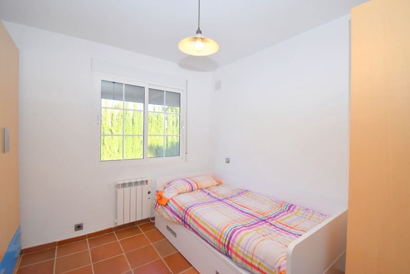 3 soveværelse Villa til salg i Turis med swimmingpool - € 255.000 (Ref: 7329890)