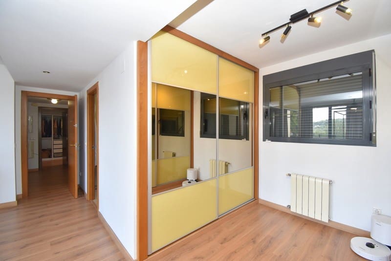 3 slaapkamer Villa te koop in Chiva met zwembad - € 599.000 (Ref: 7419856)