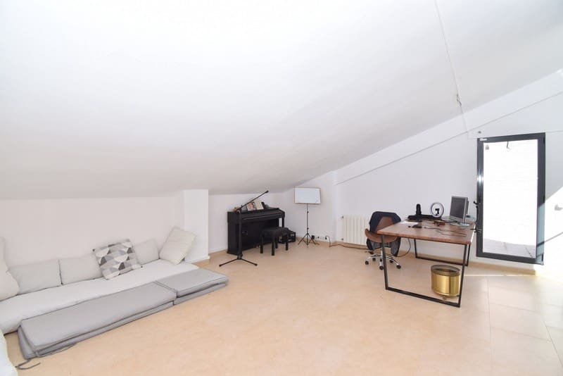 3 slaapkamer Villa te koop in Chiva met zwembad - € 599.000 (Ref: 7419856)