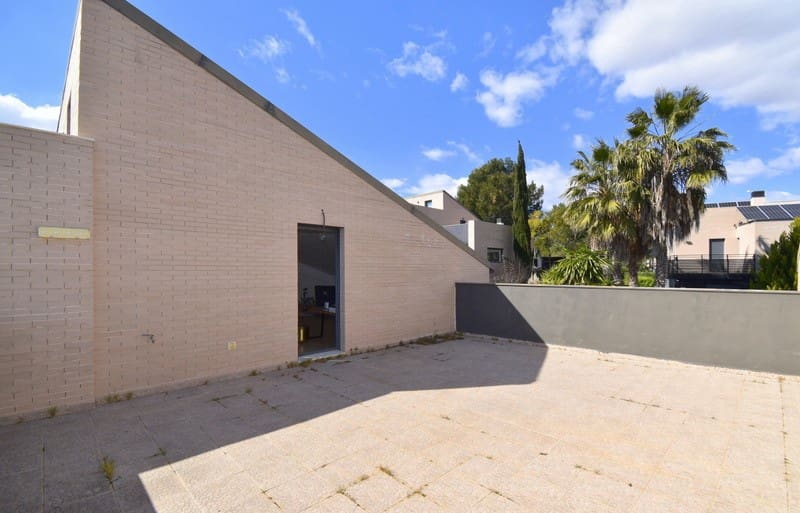 3 slaapkamer Villa te koop in Chiva met zwembad - € 599.000 (Ref: 7419856)