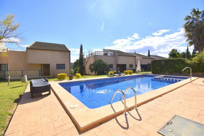 3 slaapkamer Villa te koop in Chiva met zwembad - € 599.000 (Ref: 7419856)