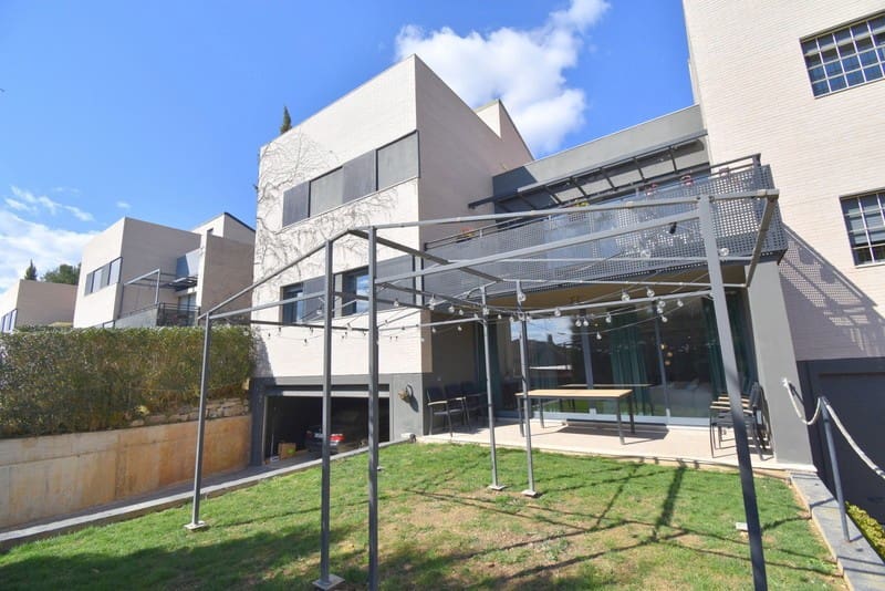 3 slaapkamer Villa te koop in Chiva met zwembad - € 599.000 (Ref: 7419856)