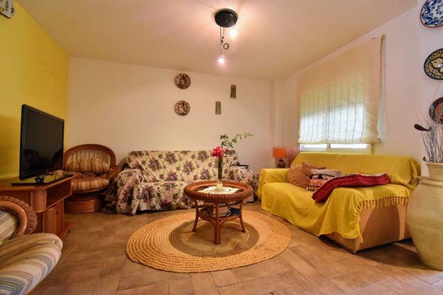 4 makuuhuone Huvila myytävänä paikassa Montserrat mukana uima-altaan - 290 000 € (Ref: 7677231)