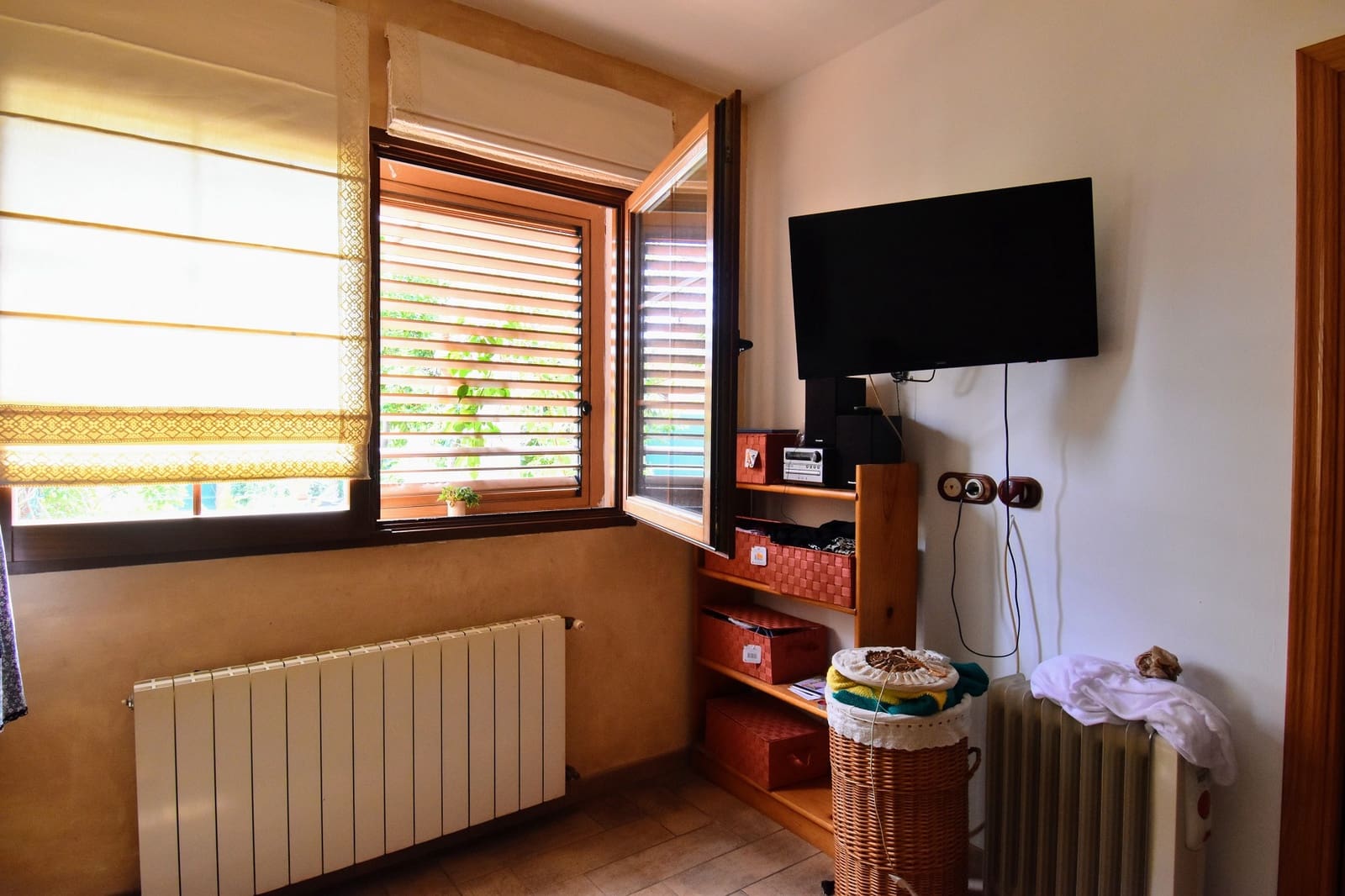 4 makuuhuone Huvila myytävänä paikassa Montserrat mukana uima-altaan - 290 000 € (Ref: 7677231)