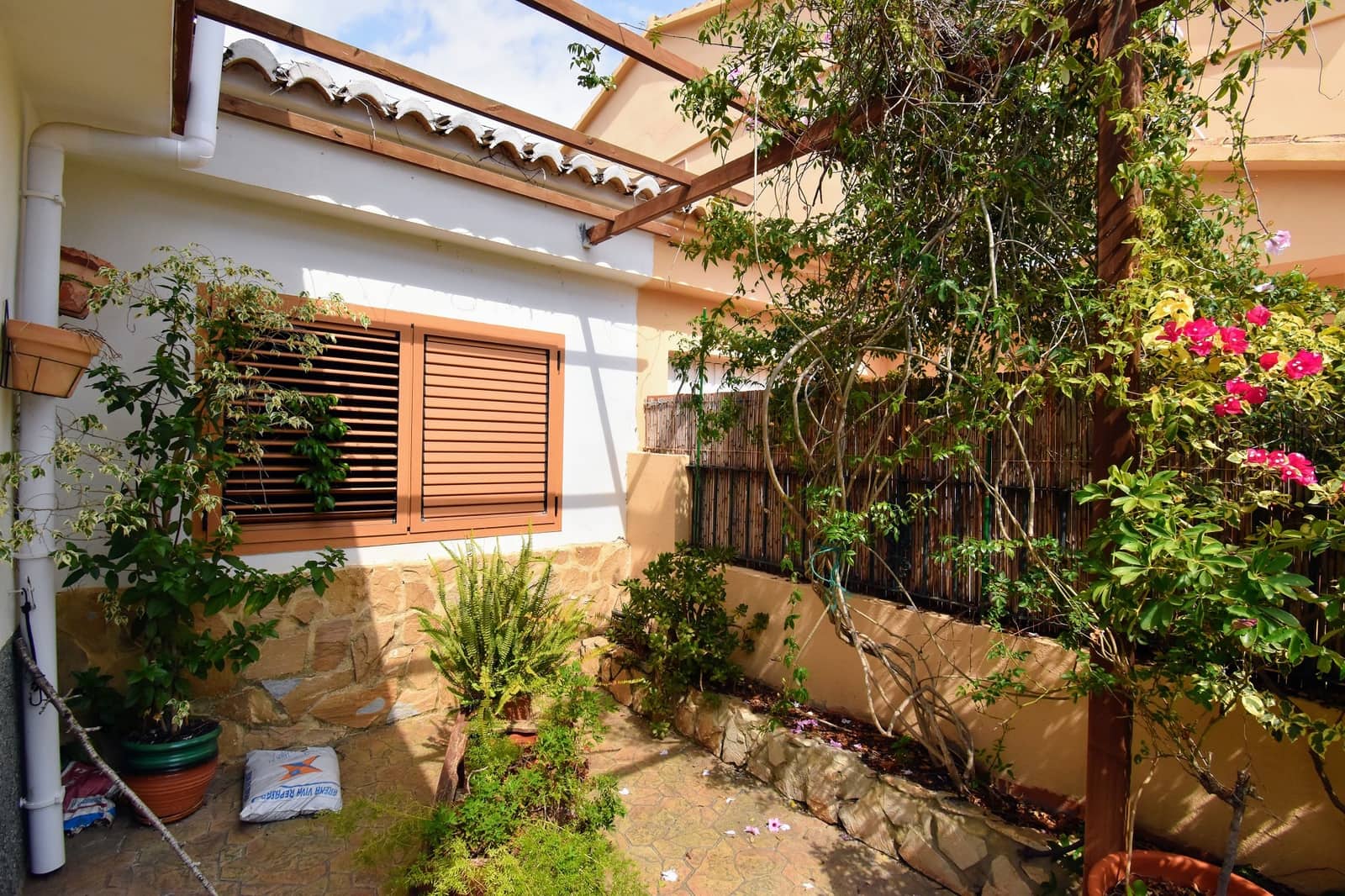 4 makuuhuone Huvila myytävänä paikassa Montserrat mukana uima-altaan - 290 000 € (Ref: 7677231)