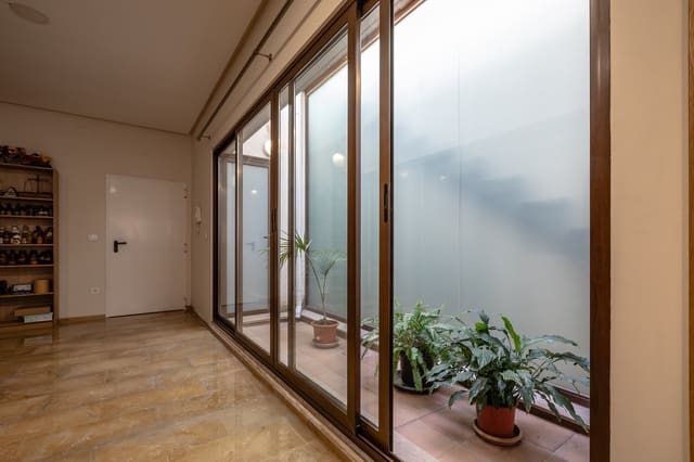 4 bedroom Townhouse for sale in Cabanyal-Canyamelar, Valencia city - € 1,250,000 (Ref: 8092602)