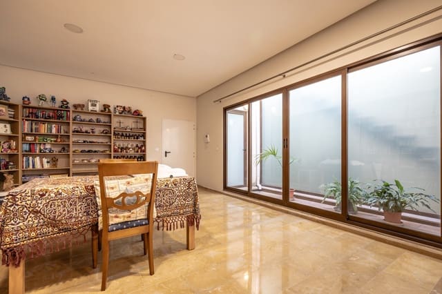 4 bedroom Townhouse for sale in Cabanyal-Canyamelar, Valencia city - € 1,250,000 (Ref: 8092602)