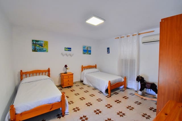 3 bedroom Villa for sale in Xàtiva with pool - € 239,000 (Ref: 8219957)