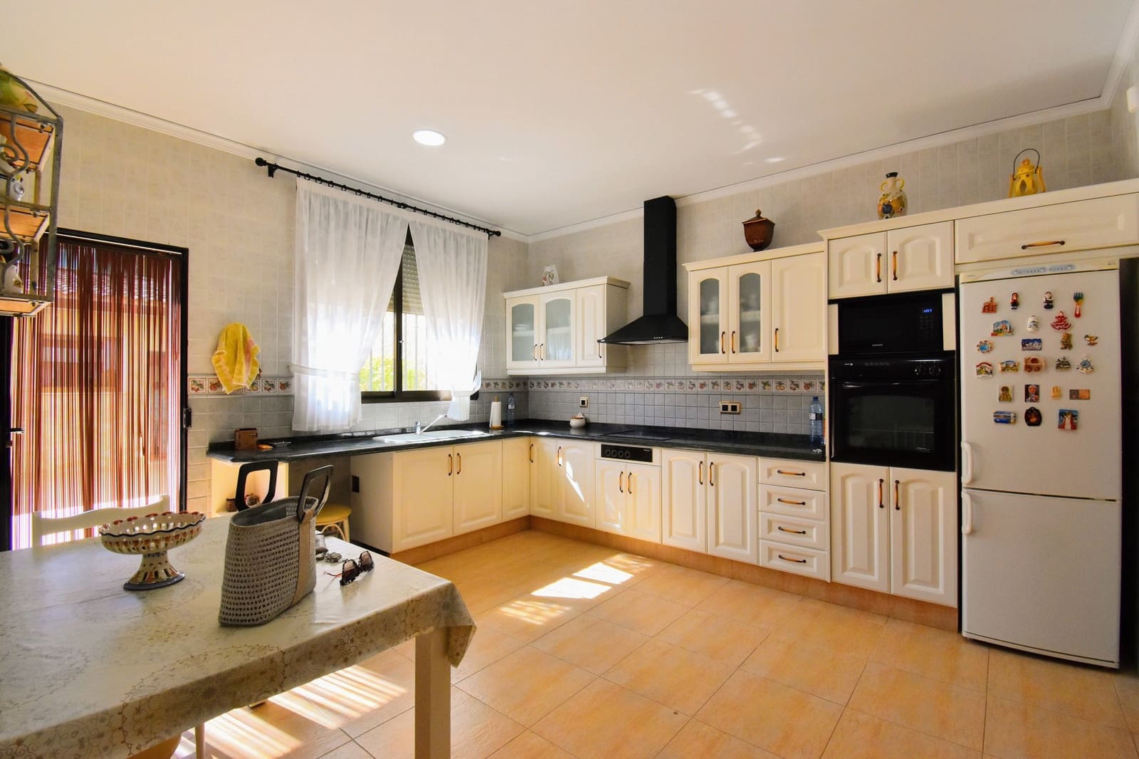 6 soveværelse Villa til salg i Alberic med swimmingpool - € 450.000 (Ref: 8438089)