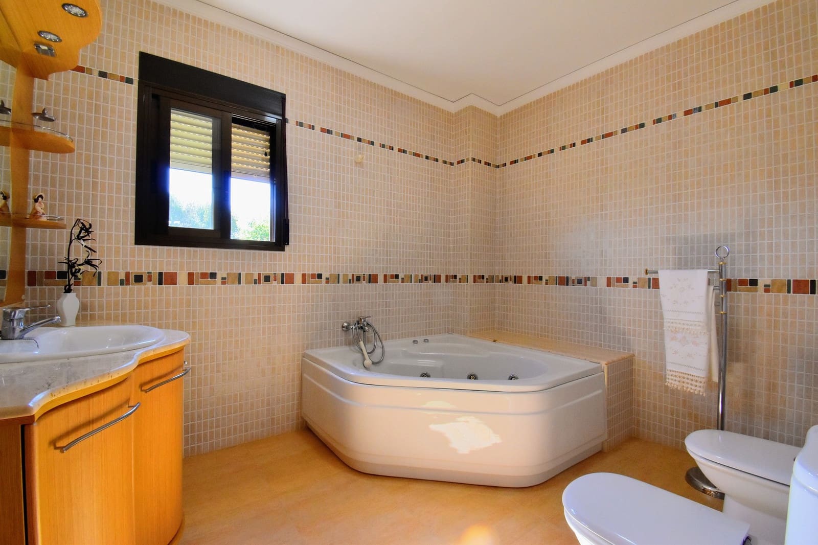 6 soveværelse Villa til salg i Alberic med swimmingpool - € 450.000 (Ref: 8438089)