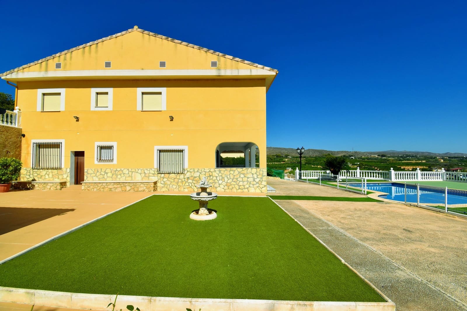 6 soveværelse Villa til salg i Alberic med swimmingpool - € 450.000 (Ref: 8438089)