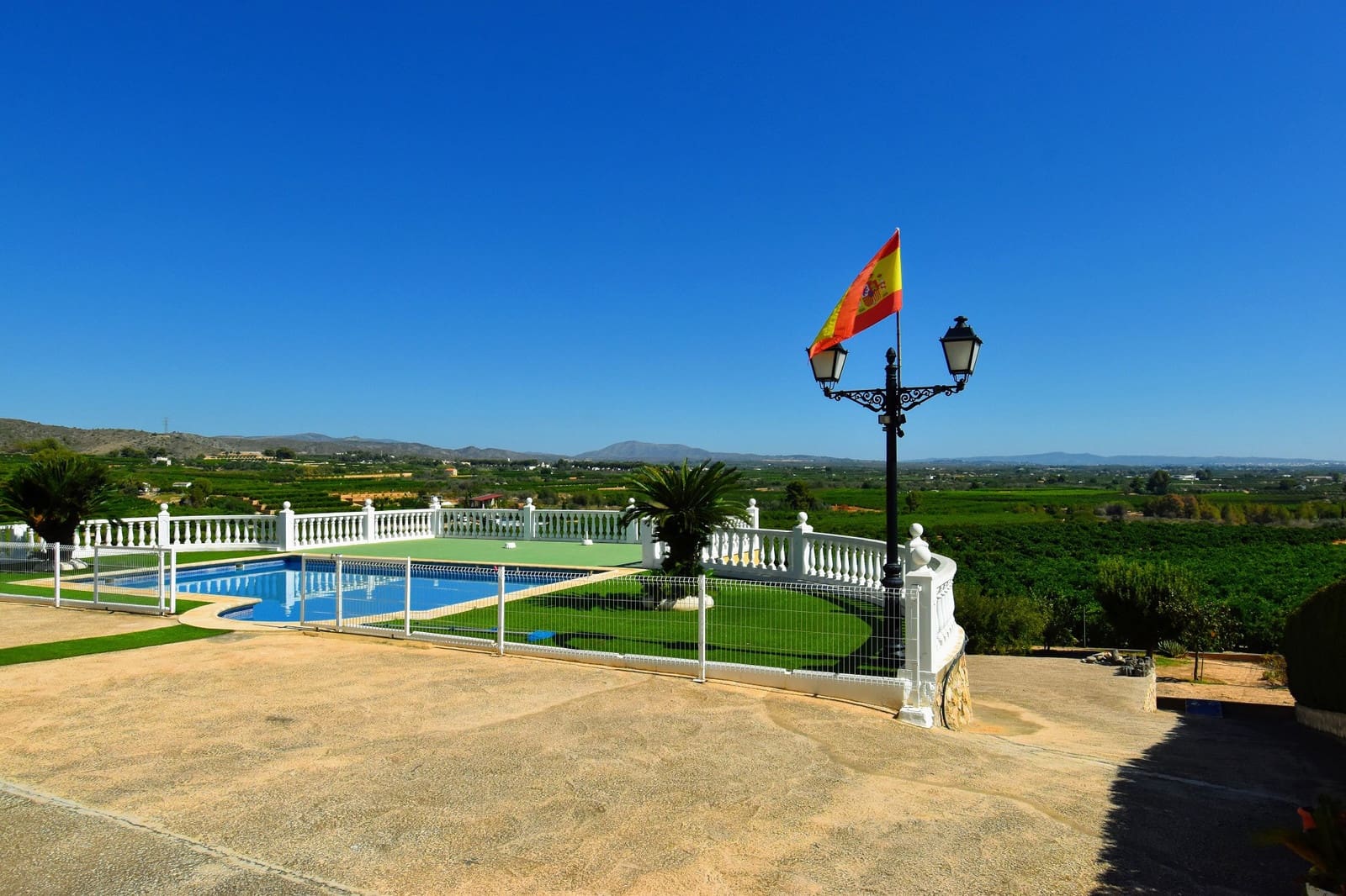 6 soveværelse Villa til salg i Alberic med swimmingpool - € 450.000 (Ref: 8438089)