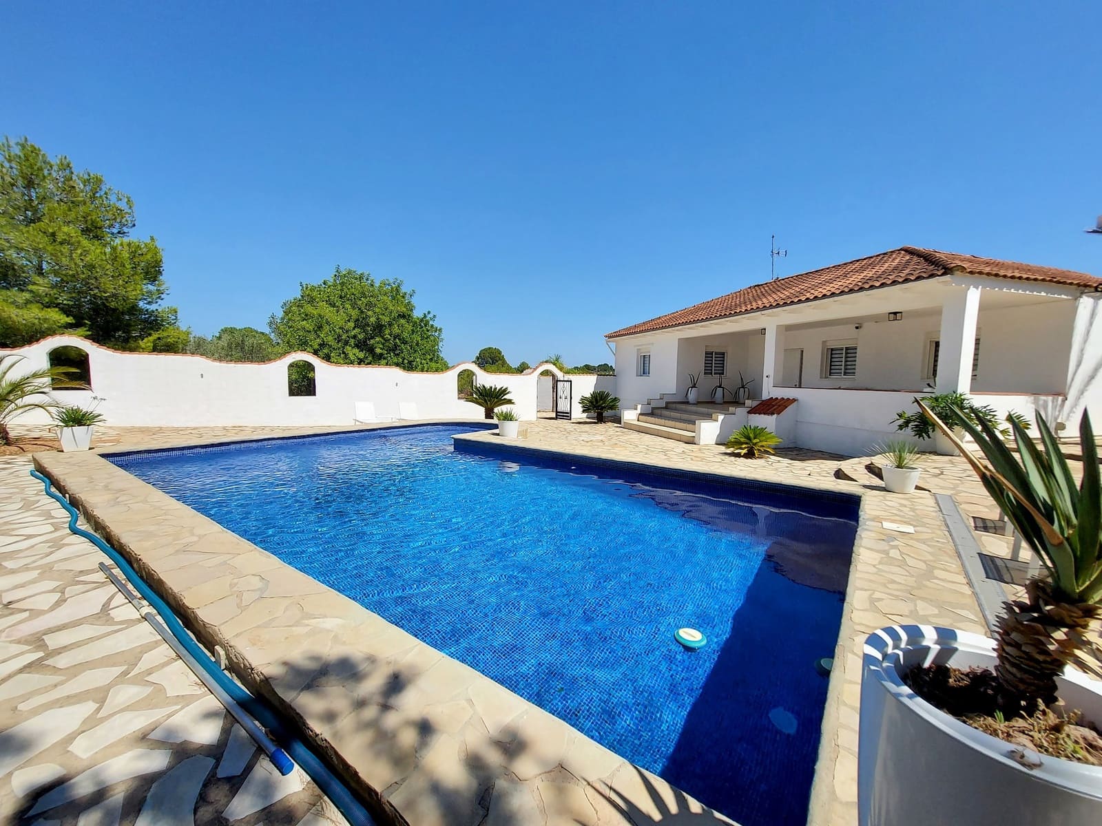 4 soveværelse Villa til salg i Pedralba med swimmingpool - € 399.000 (Ref: 8448904)