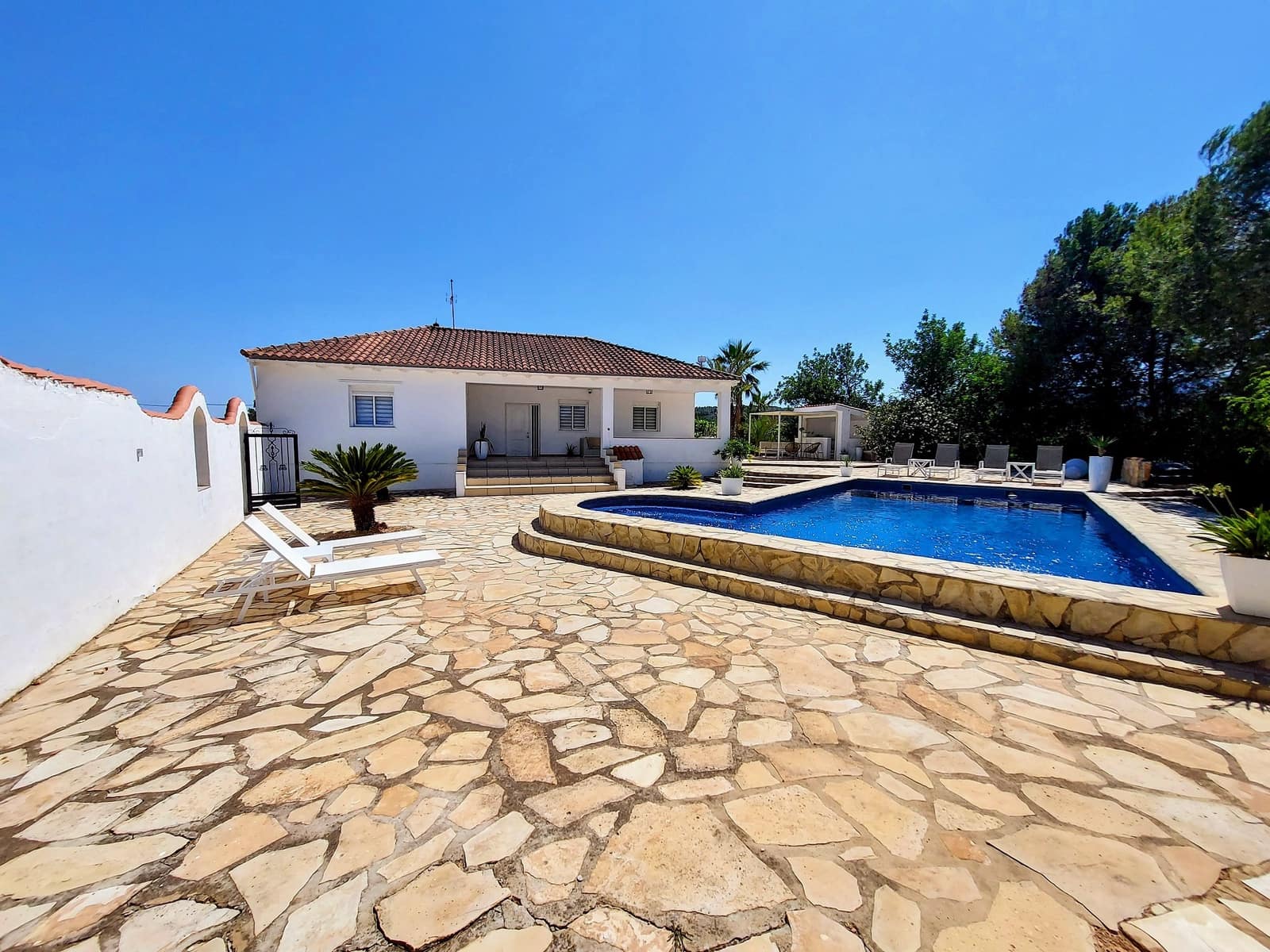 4 soveværelse Villa til salg i Pedralba med swimmingpool - € 399.000 (Ref: 8448904)