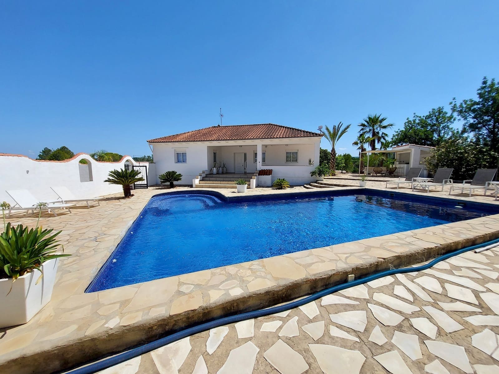 4 soveværelse Villa til salg i Pedralba med swimmingpool - € 399.000 (Ref: 8448904)