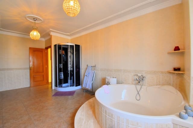 6 bedroom Townhouse for sale in Xàtiva with pool - € 430,000 (Ref: 8486789)