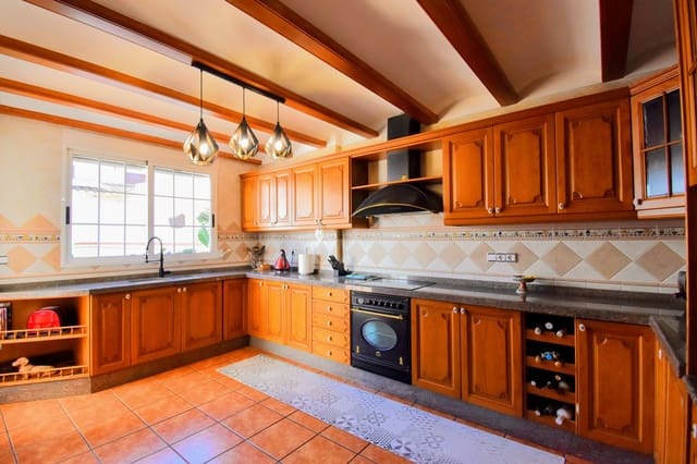 6 bedroom Townhouse for sale in Xàtiva with pool - € 430,000 (Ref: 8486789)