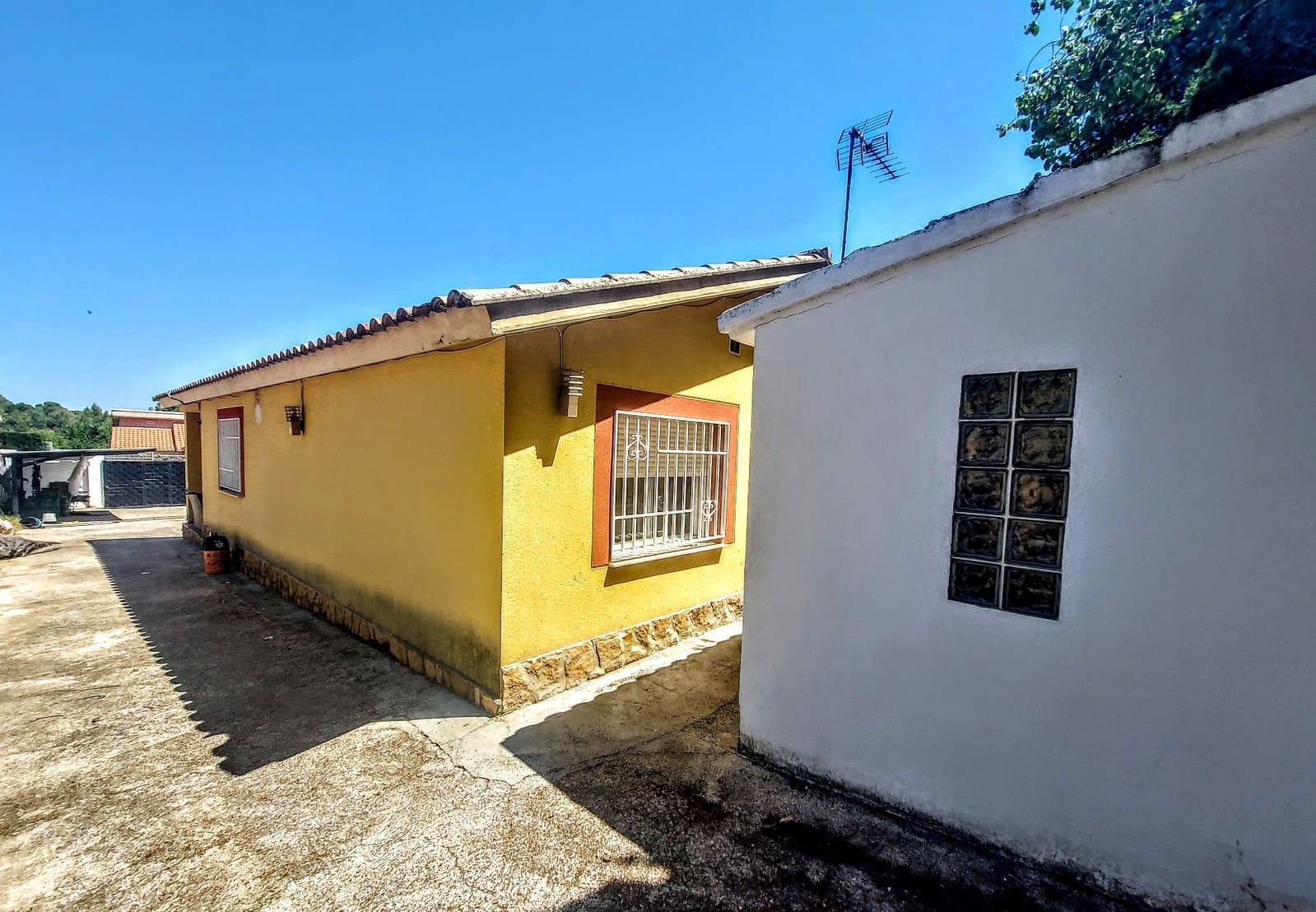 3 bedroom Villa for sale in Turis with garage - € 209,000 (Ref: 8497607)