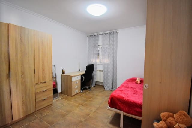 4 bedroom Villa for sale in Montroy with pool - € 370,000 (Ref: 8562581)