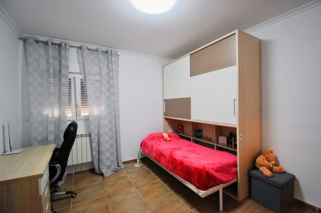 4 bedroom Villa for sale in Montroy with pool - € 370,000 (Ref: 8562581)