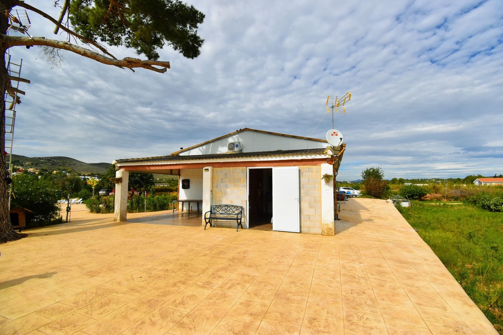 4 soveværelse Villa til salg i Montroy med swimmingpool - € 370.000 (Ref: 8562581)