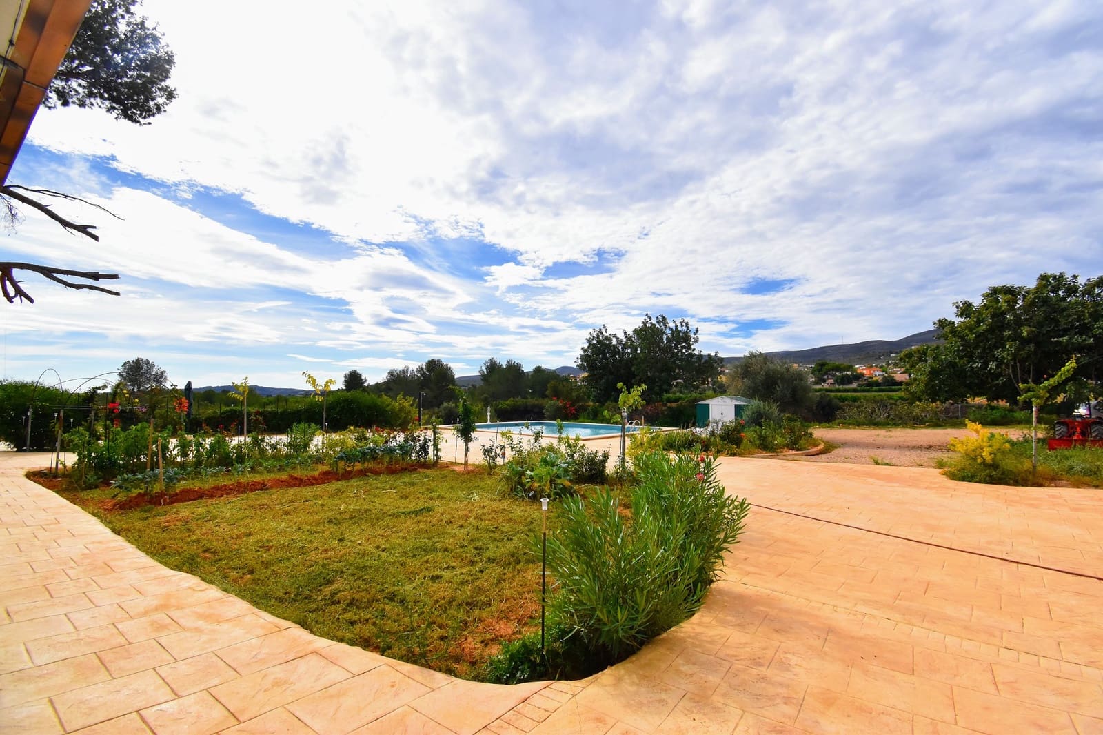 4 soveværelse Villa til salg i Montroy med swimmingpool - € 370.000 (Ref: 8562581)