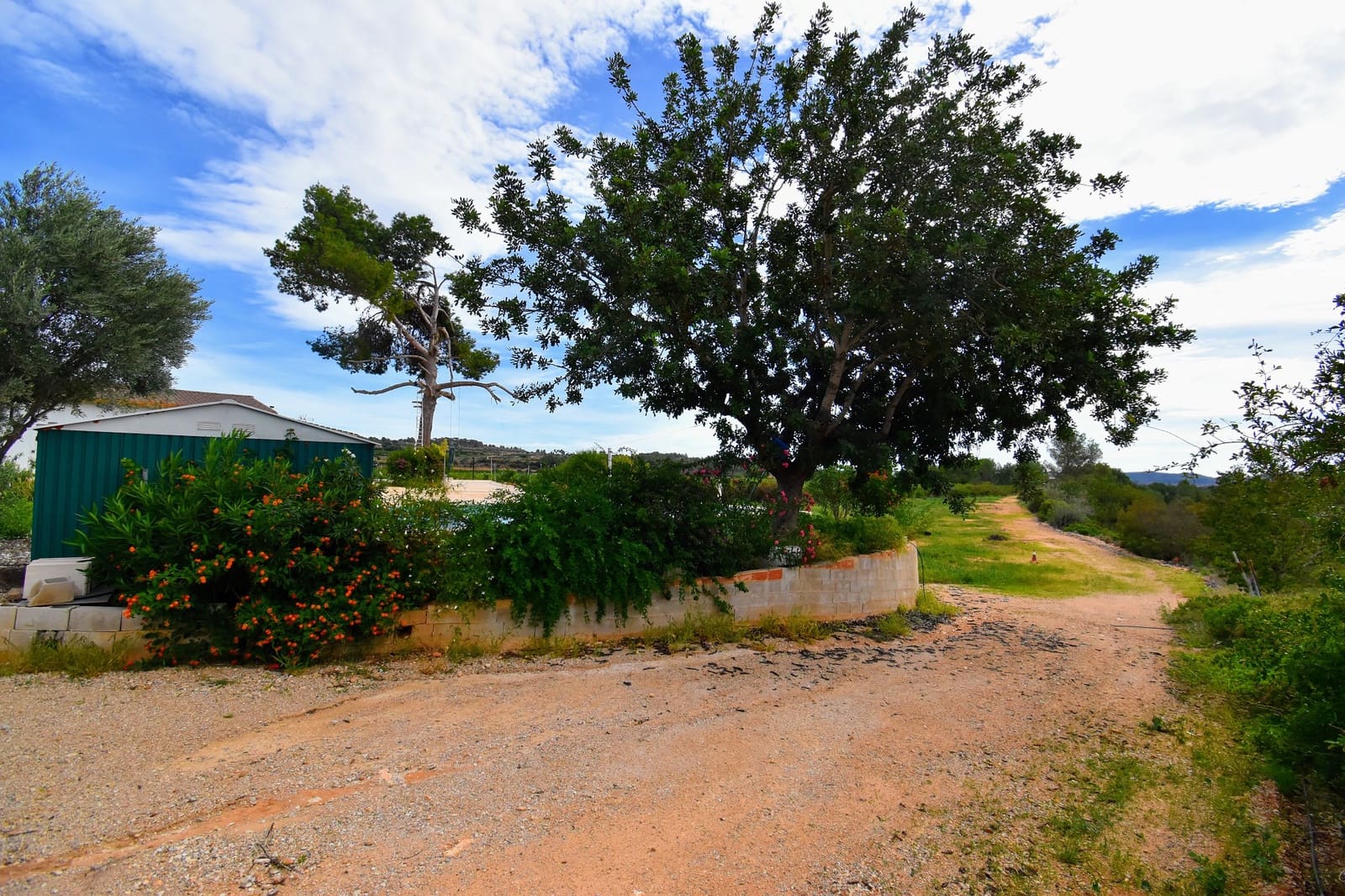 4 soveværelse Villa til salg i Montroy med swimmingpool - € 370.000 (Ref: 8562581)