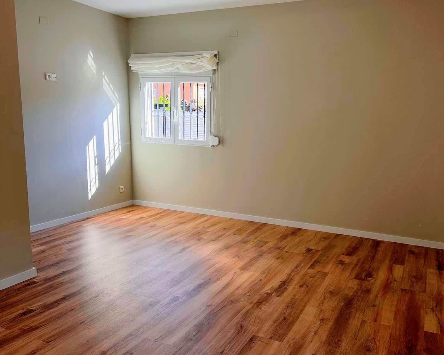 3 sypialnia Willa na sprzedaż w Paterna z basenem - 566 000 € (Ref: 8821143)