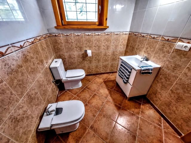 3 bedroom Villa for sale in Montroy with pool - € 150,000 (Ref: 9027353)