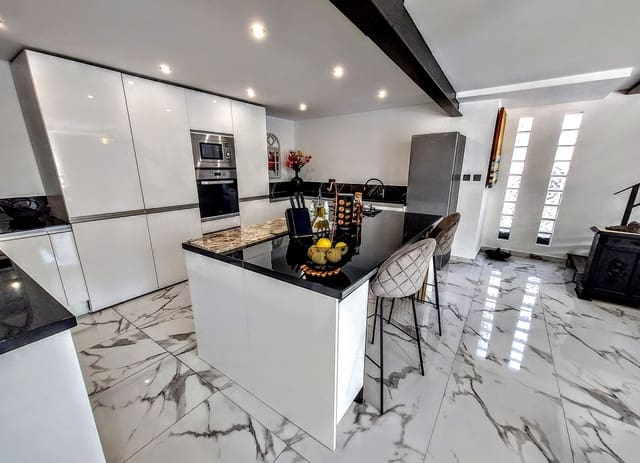 4 makuuhuone Huvila myytävänä paikassa Buñol - 250 000 € (Ref: 9105161)