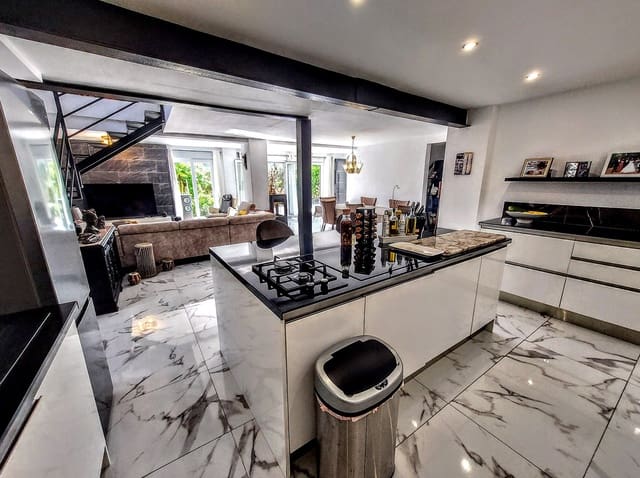 4 makuuhuone Huvila myytävänä paikassa Buñol - 250 000 € (Ref: 9105161)