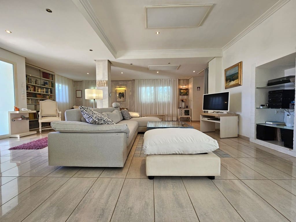 5 soveværelse Villa til salg i La Pobla de Vallbona med swimmingpool - € 875.000 (Ref: 9113284)