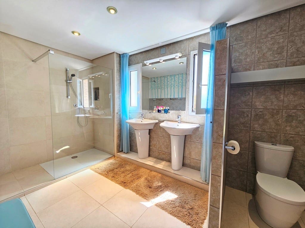 5 soveværelse Villa til salg i La Pobla de Vallbona med swimmingpool - € 875.000 (Ref: 9113284)