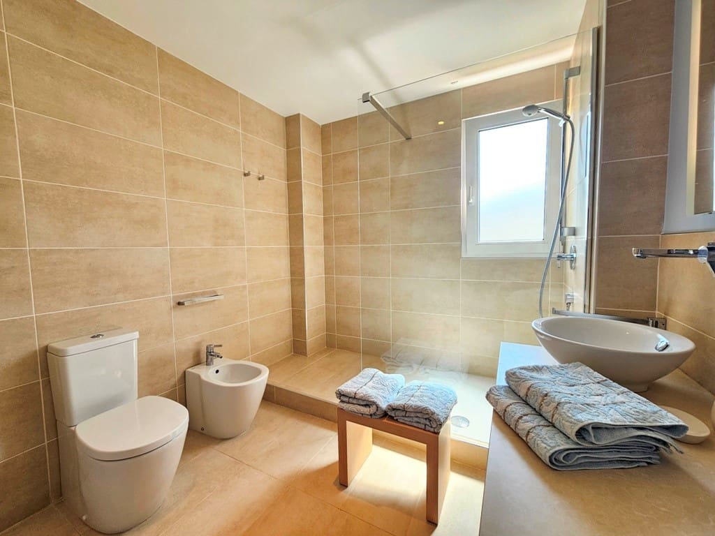 5 soveværelse Villa til salg i La Pobla de Vallbona med swimmingpool - € 875.000 (Ref: 9113284)