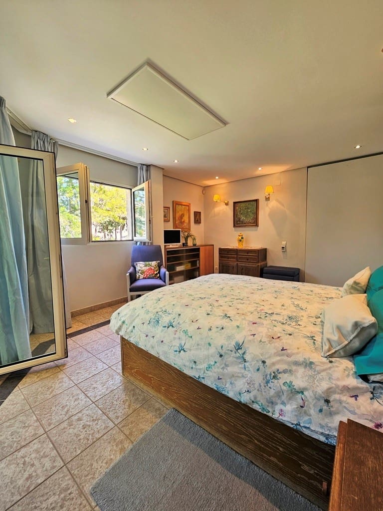 5 soveværelse Villa til salg i La Pobla de Vallbona med swimmingpool - € 875.000 (Ref: 9113284)