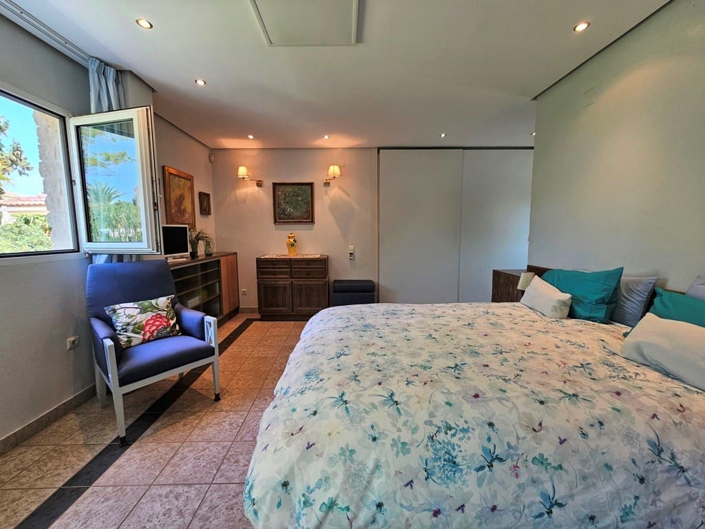 5 soveværelse Villa til salg i La Pobla de Vallbona med swimmingpool - € 875.000 (Ref: 9113284)