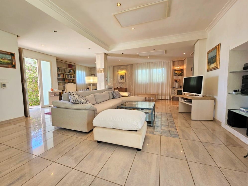 5 soveværelse Villa til salg i La Pobla de Vallbona med swimmingpool - € 875.000 (Ref: 9113284)